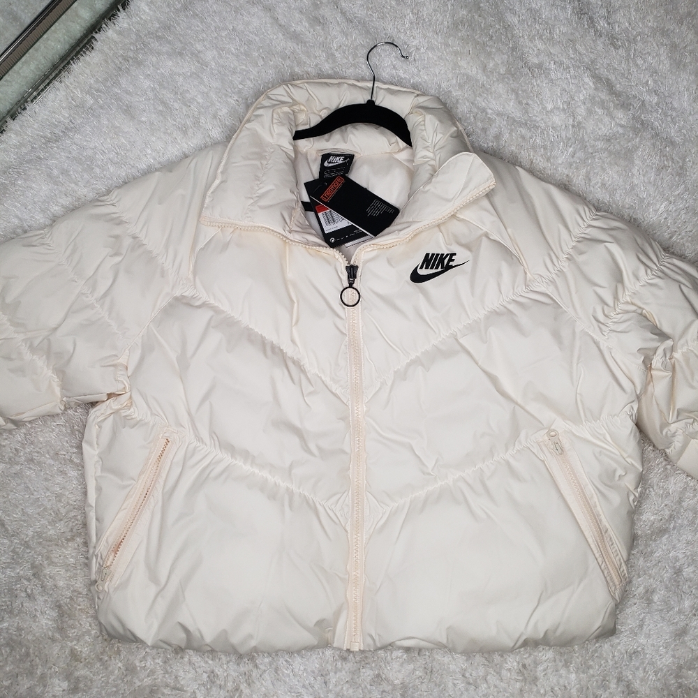 NIKE Women's Puffer Jacket